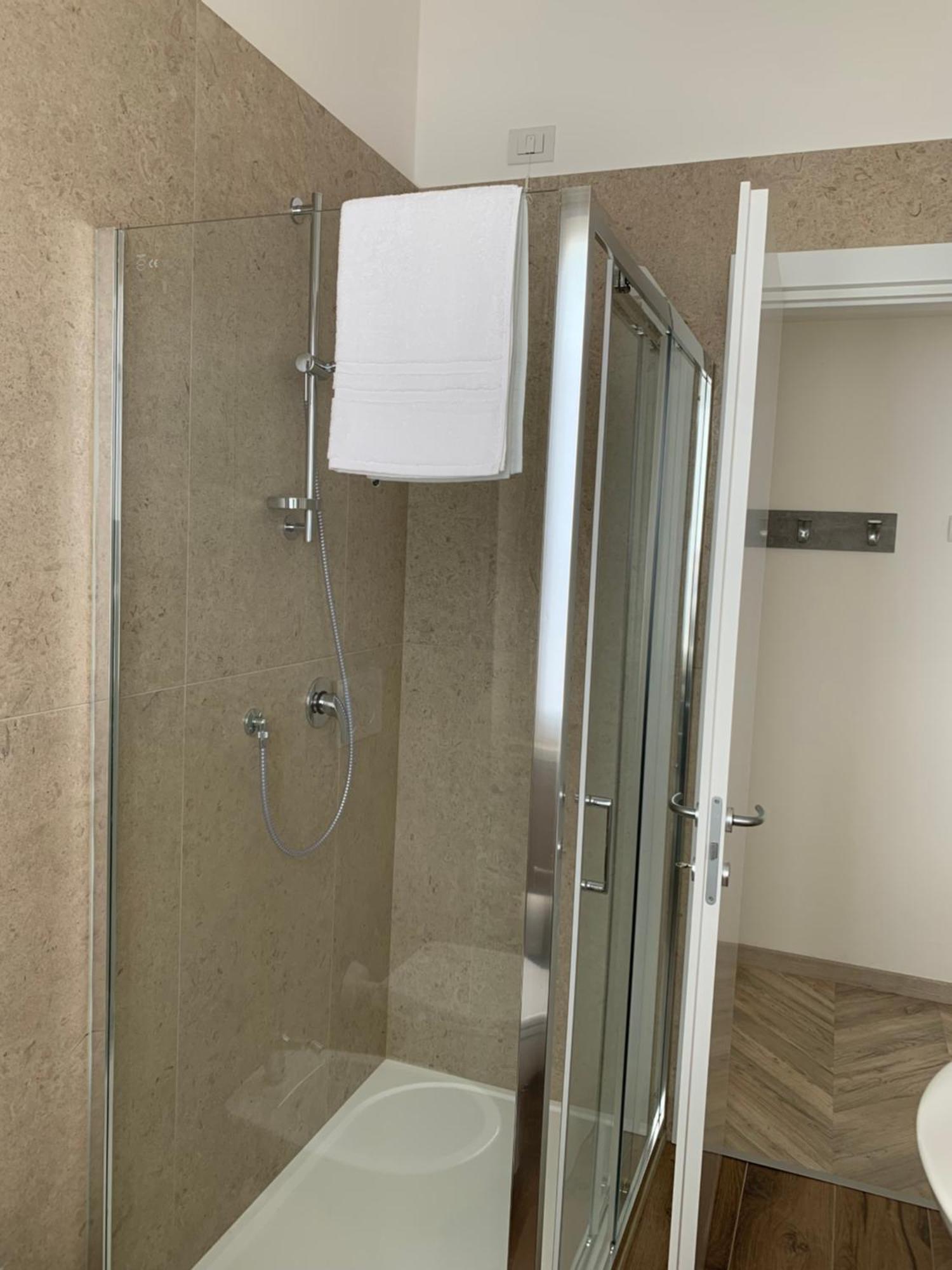 דירות Olginate Residenza Letizia מראה חיצוני תמונה